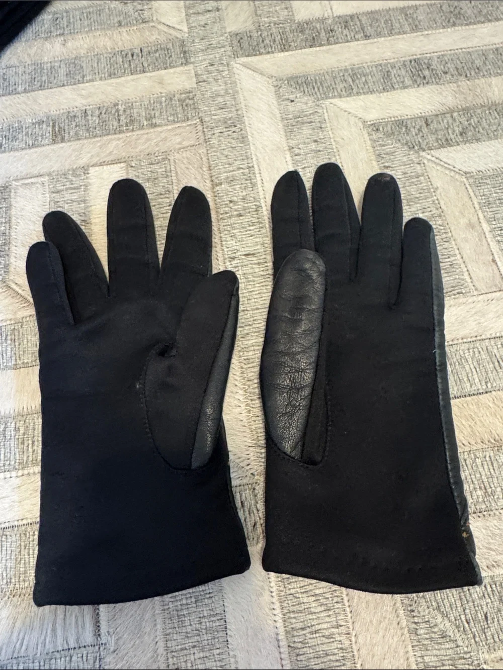 Classic Black Leather Gloves with Decorative Stitching